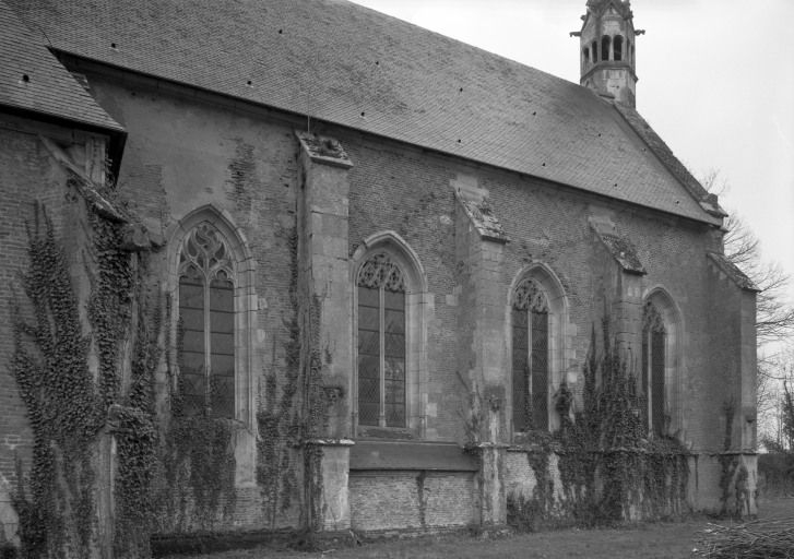 Chapelle de l'ancien château, élévation gauche. © Michel Thierry / Région Bourgogne-Franche-Comté, Inventaire du patrimoine - 1987