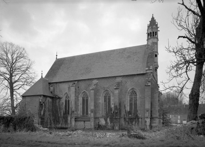Chapelle de l'ancien château, vue d'ensemble de l'élévation gauche. © Michel Thierry / Région Bourgogne-Franche-Comté, Inventaire du patrimoine - 1987