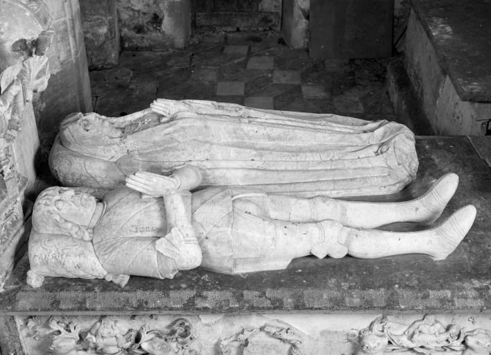 Les gisants de trois-quarts, vue depuis le choeur. © Michel Thierry / Région Bourgogne-Franche-Comté, Inventaire du patrimoine - 1987