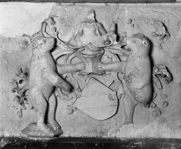 Sarcophage, détail du relief droit. © Jean-Luc Duthu / Région Bourgogne-Franche-Comté, Inventaire du patrimoine - 1987