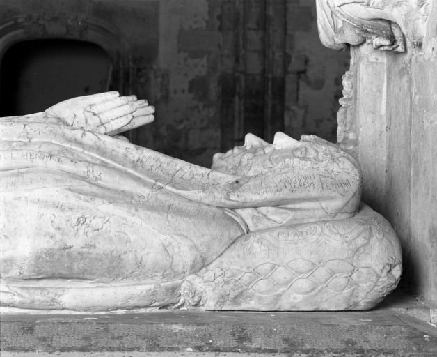 Détail des gisants de profil. © Jean-Luc Duthu / Région Bourgogne-Franche-Comté, Inventaire du patrimoine - 1987