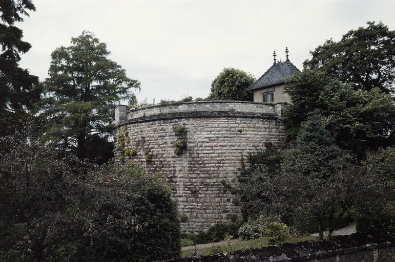  château © Michel Rosso / Région Bourgogne-Franche-Comté, Inventaire du patrimoine - 1988