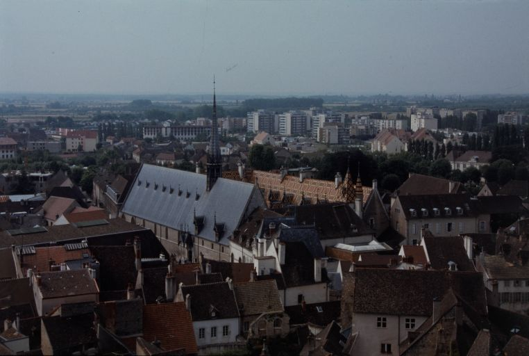 Vue d'ensemble depuis le clocher de la collégiale Notre-Dame. © Michel Thierry / Région Bourgogne-Franche-Comté, Inventaire du patrimoine - 1988
