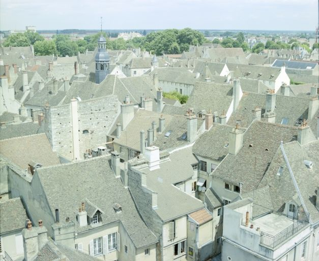 Vue d'ensemble prise depuis le beffroi. © Michel Rosso / Région Bourgogne-Franche-Comté, Inventaire du patrimoine - 1988