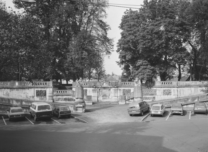bastion © Jean-Luc Duthu / Région Bourgogne-Franche-Comté, Inventaire du patrimoine - 1988  bastion © Jean-Luc Duthu / Région Bourgogne-Franche-Comté, Inventaire du patrimoine - 1988
