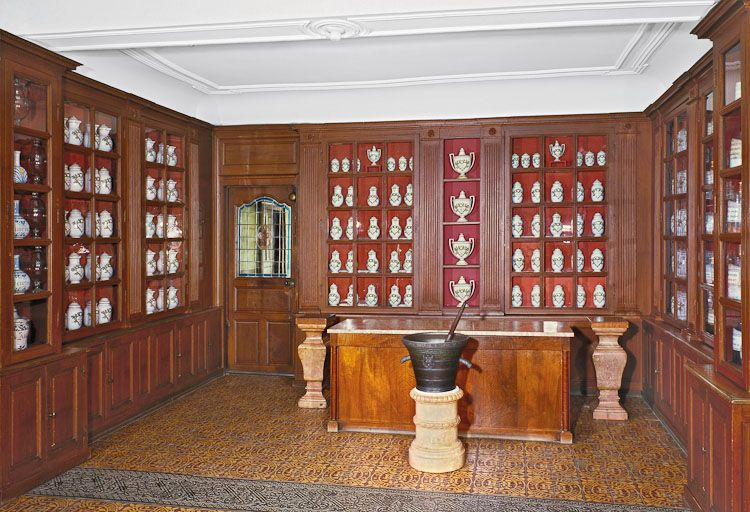 Pharmacie : vue d'ensemble. © Michel Rosso / Région Bourgogne-Franche-Comté, Inventaire du patrimoine - 1989