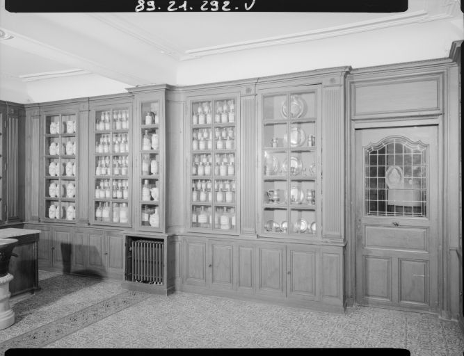 Pharmacie : vue d'ensemble. © Michel Rosso / Région Bourgogne-Franche-Comté, Inventaire du patrimoine - 1989