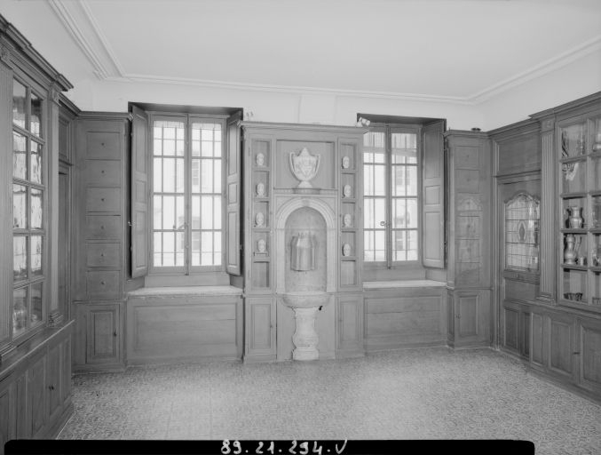 Pharmacie : vue d'ensemble. © Michel Rosso / Région Bourgogne-Franche-Comté, Inventaire du patrimoine - 1989