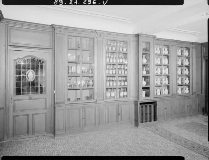 Pharmacie : vue d'ensemble. © Michel Thierry / Région Bourgogne-Franche-Comté, Inventaire du patrimoine - 1989