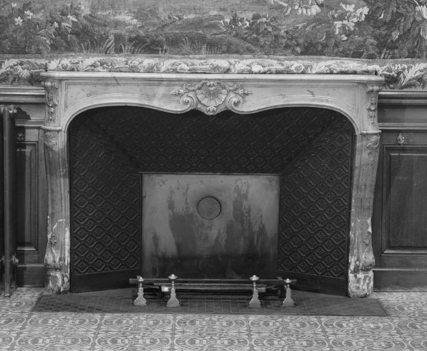 Salle de réunion du conseil d'administration : détail, cheminée. © Michel Rosso / Région Bourgogne-Franche-Comté, Inventaire du patrimoine - 1990