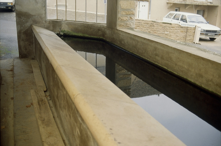  lavoir © Jacques Druart / Région Bourgogne-Franche-Comté, Inventaire du patrimoine - 1990