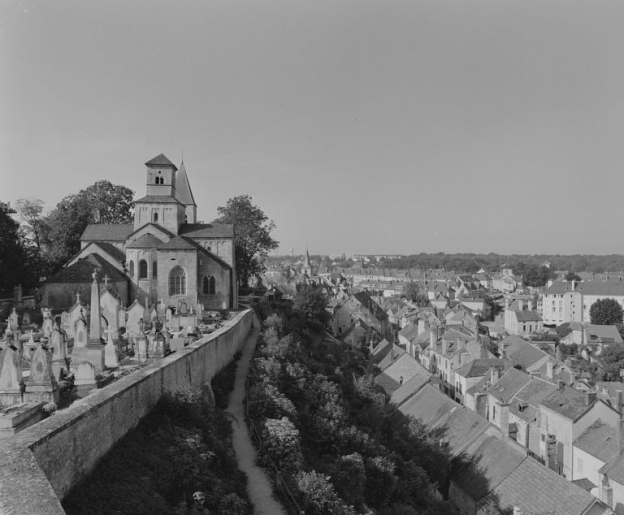  collégiale © Jean-Luc Duthu / Région Bourgogne-Franche-Comté, Inventaire du patrimoine - 1992