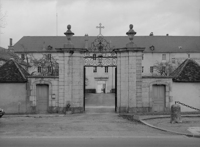 Portail de l'abbaye. © Jean-Luc Duthu / Région Bourgogne-Franche-Comté, Inventaire du patrimoine - 1992