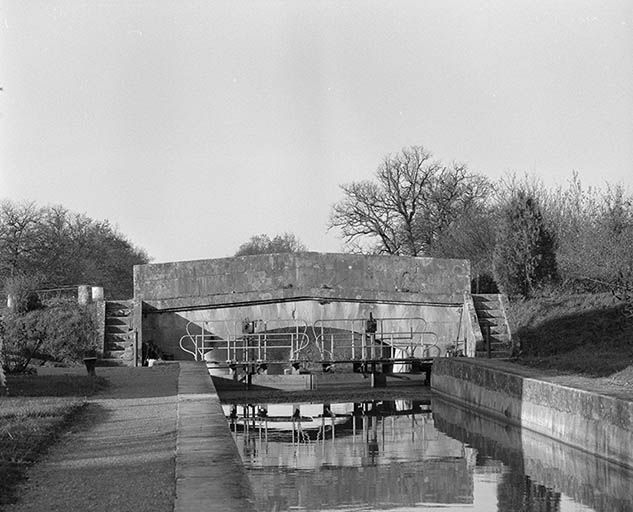 Le pont. Vue prise de l'amont. © Jean-Luc Duthu / Région Bourgogne-Franche-Comté, Inventaire du patrimoine - 1992