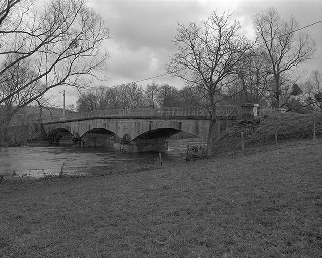 Vue d'ensemble prise de l'aval. © Jean-Luc Duthu / Région Bourgogne-Franche-Comté, Inventaire du patrimoine - 1992
