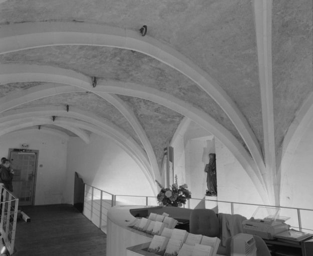 Grand corps de bâtiment : ancienne cave du réfectoire. © Michel Rosso / Région Bourgogne-Franche-Comté, Inventaire du patrimoine - 1993