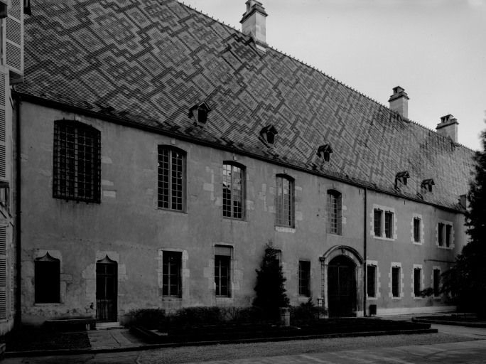 Grande aile : élévation sur la deuxième cour (du côté de la chambre du Roi). © Michel Rosso / Région Bourgogne-Franche-Comté, Inventaire du patrimoine - 1993