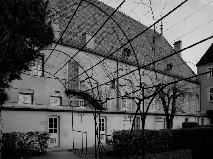 Grande aile : élévation sur le jardin (du côté de la salle Saint-Nicolas). © Michel Rosso / Région Bourgogne-Franche-Comté, Inventaire du patrimoine - 1993