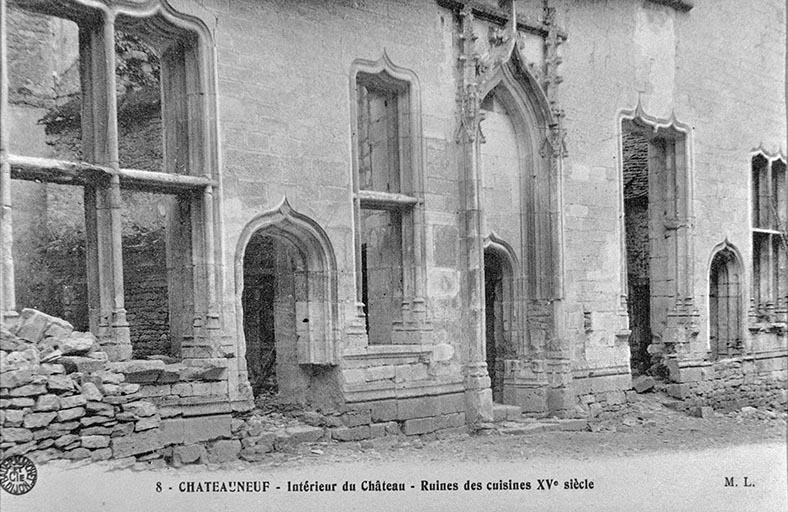  château fort © Michel Thierry / Région Bourgogne-Franche-Comté, Inventaire du patrimoine - 1994