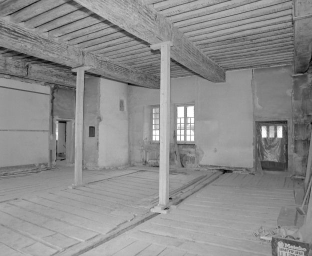 Grande aile sur cour, 1er étage : salle au-dessus de la cuisine. © Michel Rosso / Région Bourgogne-Franche-Comté, Inventaire du patrimoine - 1995