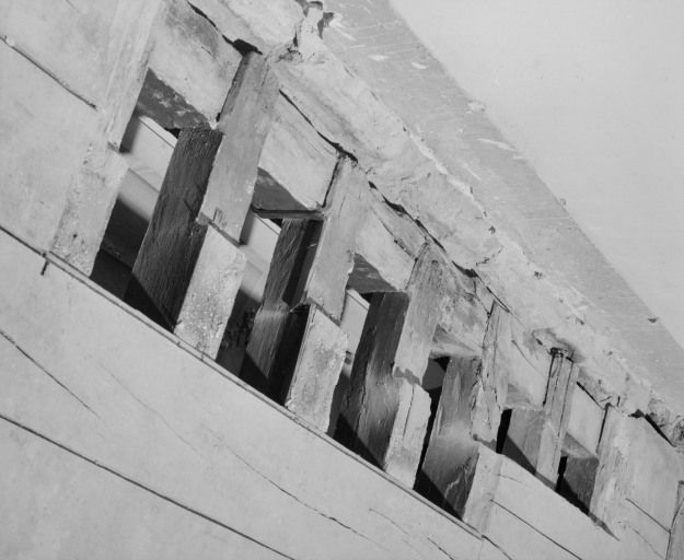 Grande aile sur cour, 1er étage : salle au-dessus de la cuisine, détail du plancher. © Michel Rosso / Région Bourgogne-Franche-Comté, Inventaire du patrimoine - 1995