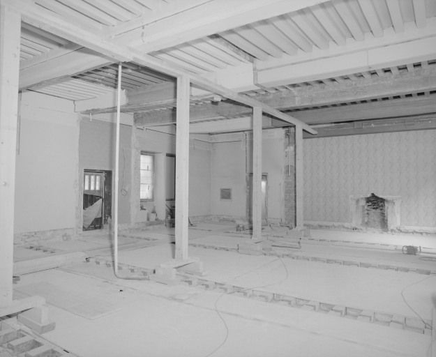 Grande aile sur cour, 1er étage : anciennes salles Notre-Dame et Sainte-Catherine. © Michel Rosso / Région Bourgogne-Franche-Comté, Inventaire du patrimoine - 1995