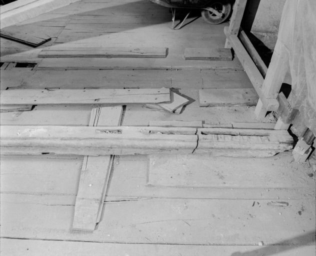 Chambre du Roi : détail du plancher (travaux de 1995). © Michel Rosso / Région Bourgogne-Franche-Comté, Inventaire du patrimoine - 1995