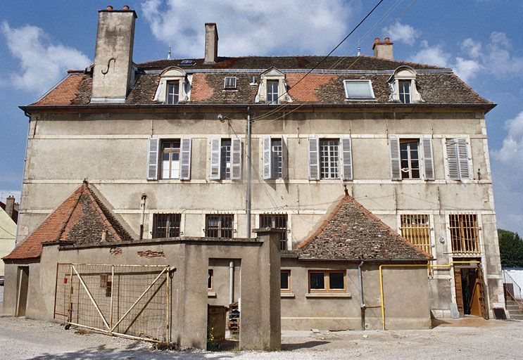 Aile est du bâtiment en U : façade est de l'aile est. © Bernard Sonnet / Région Bourgogne-Franche-Comté, Inventaire du patrimoine - 1995