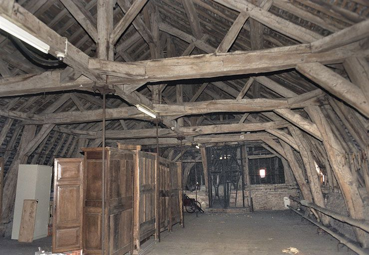 Bâtiment de plan en U : comble du corps principal, avant travaux. © Bernard Sonnet / Région Bourgogne-Franche-Comté, Inventaire du patrimoine - 1995