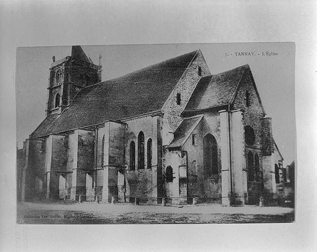 Elévation droite et chevet. Carte postale ancienne datée 1918 (date manuscrite). © Jean-Luc Duthu / Région Bourgogne-Franche-Comté, Inventaire du patrimoine - 1995