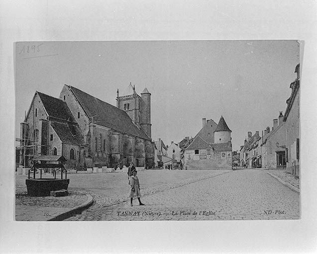 Place de l'Eglise. Carte postale ancienne datée 1895. © Jean-Luc Duthu / Région Bourgogne-Franche-Comté, Inventaire du patrimoine - 1995