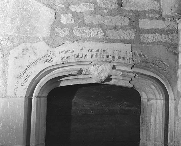 Choeur, porte de la sacristie, détail de l'inscription. © Jean-Luc Duthu / Région Bourgogne-Franche-Comté, Inventaire du patrimoine - 1995