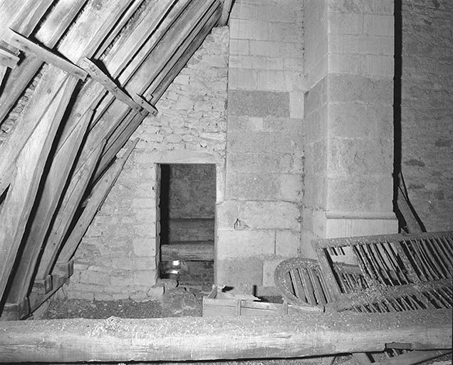Comble de la nef : porte donnant sur le comble de la chapelle des fonts baptismaux. © Jean-Luc Duthu / Région Bourgogne-Franche-Comté, Inventaire du patrimoine - 1995