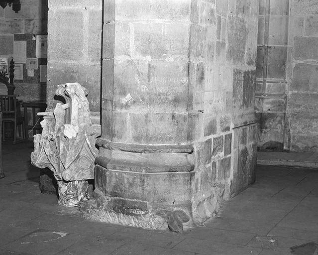 Travée sous clocher : pilier droit de l'arc-diaphragme. © Jean-Luc Duthu / Région Bourgogne-Franche-Comté, Inventaire du patrimoine - 1995