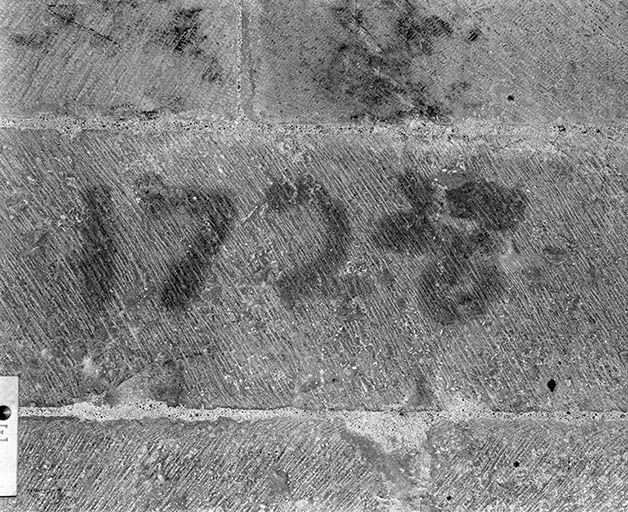 Collatéral droit, 3e travée, date peinte sur le mur. © Jean-Luc Duthu / Région Bourgogne-Franche-Comté, Inventaire du patrimoine - 1995