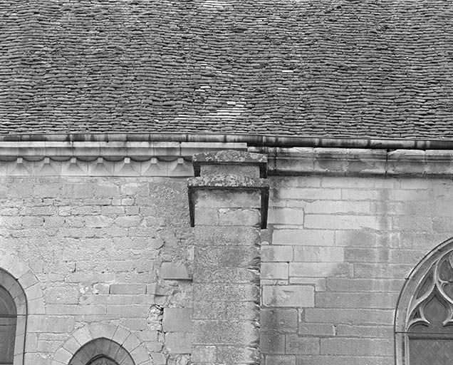 Elévation gauche : traces de collage entre les 4e et 5e travées de la nef. © Jean-Luc Duthu / Région Bourgogne-Franche-Comté, Inventaire du patrimoine - 1995