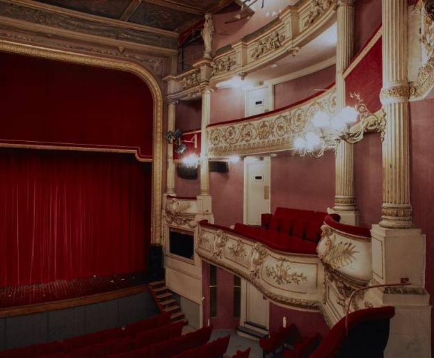  théâtre © Michel Rosso / Région Bourgogne-Franche-Comté, Inventaire du patrimoine - 1996