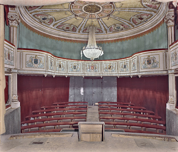 Salle vue depuis la scène. © Michel Rosso / Région Bourgogne-Franche-Comté, Inventaire du patrimoine - 1996
