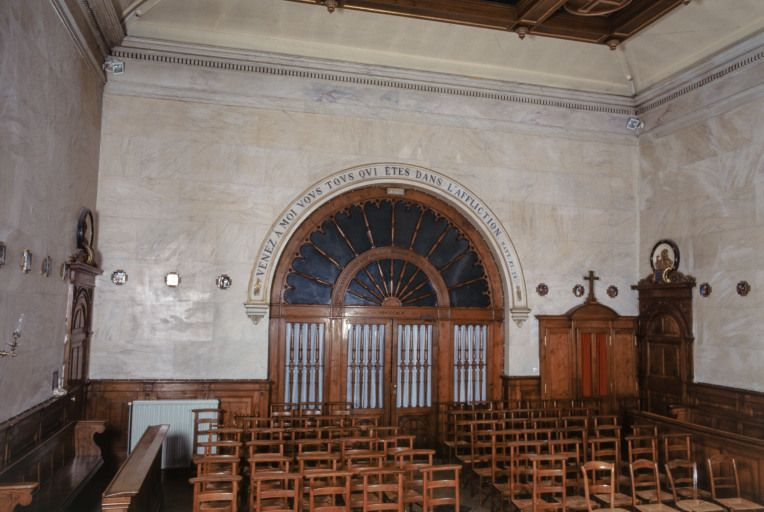 Intérieur de la chapelle : mur postérieur. © Michel Thierry / Région Bourgogne-Franche-Comté, Inventaire du patrimoine - 1997