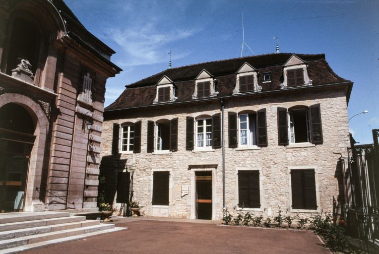 Bâtiment dit de l'administration : élévation antérieure. © Michel Thierry / Région Bourgogne-Franche-Comté, Inventaire du patrimoine - 1997
