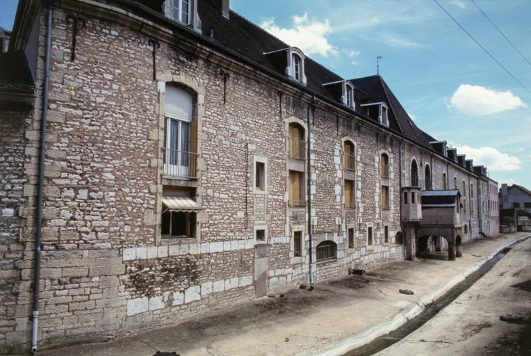 Elévation sur le Meuzin : vue d'ensemble. © Michel Thierry / Région Bourgogne-Franche-Comté, Inventaire du patrimoine - 1997