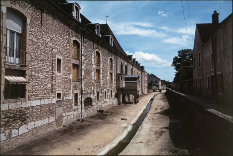 Elévation sur le Meuzin : vue d'ensemble. © Michel Thierry / Région Bourgogne-Franche-Comté, Inventaire du patrimoine - 1997