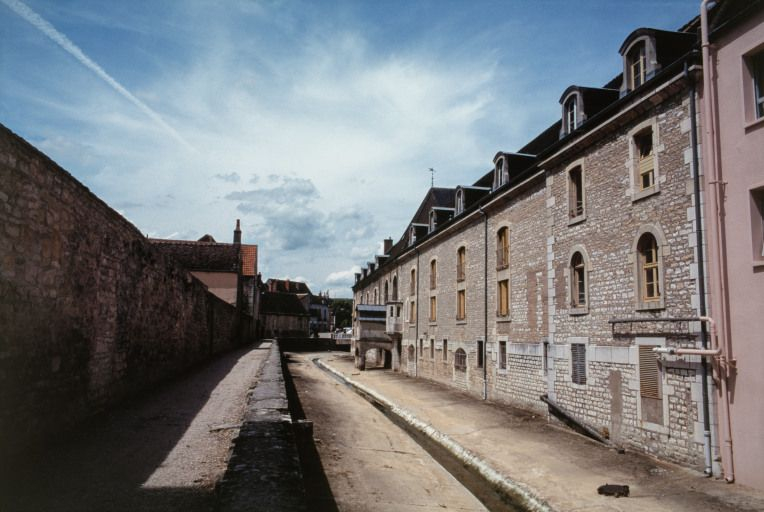 Elévation sur le Meuzin : vue d'ensemble. © Michel Thierry / Région Bourgogne-Franche-Comté, Inventaire du patrimoine - 1997