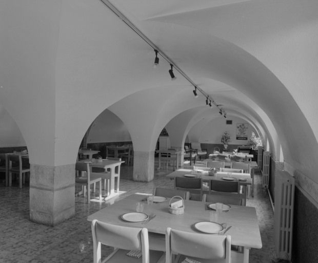 Ancien cellier, actuellement réfectoire. © Michel Rosso / Région Bourgogne-Franche-Comté, Inventaire du patrimoine - 1999