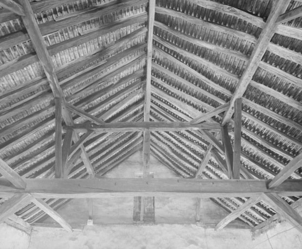 Niveau supérieur : vue de la charpente. © Michel Rosso / Région Bourgogne-Franche-Comté, Inventaire du patrimoine - 1999