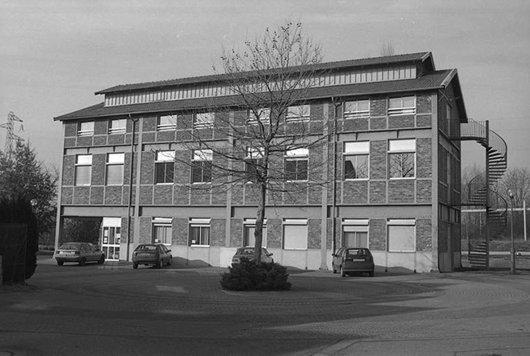 Magasin des modèles  de fonderie puis service de construction (construit vers 1930), vu de l'Est. © Frédéric Pillet / Région Bourgogne-Franche-Comté, Inventaire du patrimoine - 1999