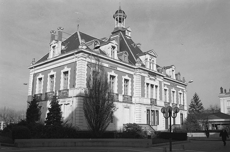 L'hôtel de ville de Montceau-les-Mines vu depuis le Sud (façade postérieure). © Frédéric Pillet / Région Bourgogne-Franche-Comté, Inventaire du patrimoine - 1999