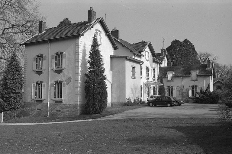 Façade antérieure du logement du directeur, vue du sud ouest. © Frédéric Pillet / Région Bourgogne-Franche-Comté, Inventaire du patrimoine - 1999
