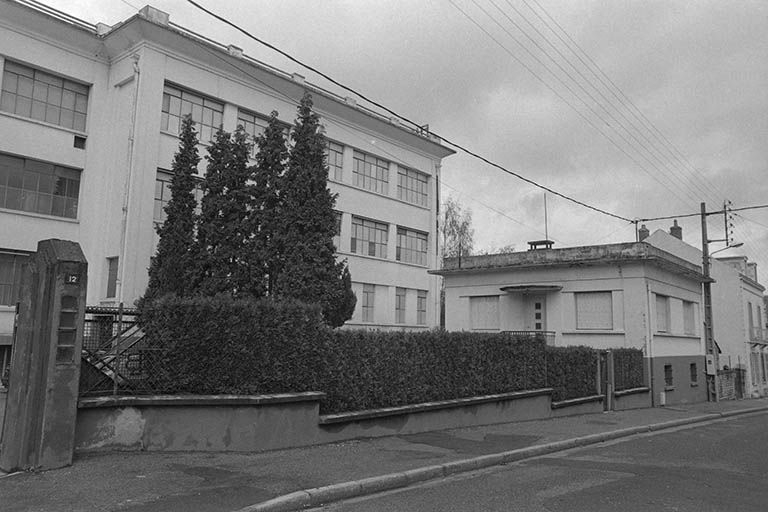 Vue de l'extension des ateliers de 1955-56, depuis la rue des Près. © Frédéric Pillet / Région Bourgogne-Franche-Comté, Inventaire du patrimoine - 1999