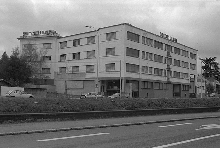Vue de l'usine depuis l'autre rive du Canal du Centre (Quai Jules Chagot). © Frédéric Pillet / Région Bourgogne-Franche-Comté, Inventaire du patrimoine - 1999